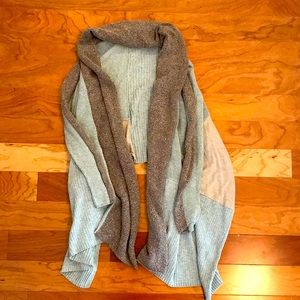 Cute slimming cover up with pockets!